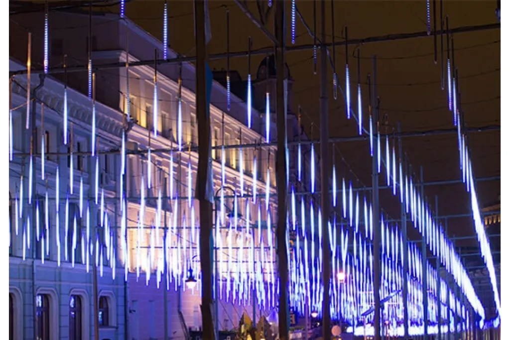 vamsvet-svetodiodnaya-girlyanda-uniel-zanaves-sosulki-220v-siniy-uld-e3005-300-dtk-blue-ip44-icicle--1200x800.jpeg