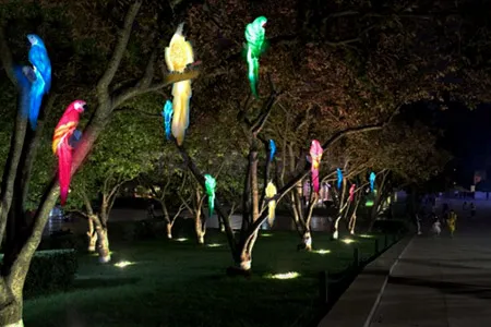 Светящиеся LED фигуры разноцветных попугаев