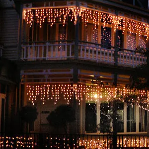 новогодняя подсветка двора