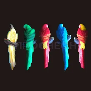 Светящиеся светодиодные фигуры попугаев на деревья