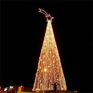 новогодняя подсветка высокой елки