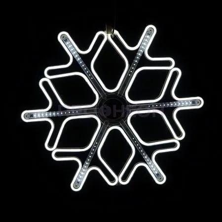 Крупный план ветвей светодиодной снежинки, белые LED-диоды на гибком несущем шлейфе, влагозащищенный провод.