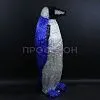 Крупный план светодиодной фигуры пингвина: акриловый корпус, бело-синие диоды, влагозащищенный провод 24В