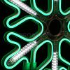 Крупный план зеленой светодиодной снежинки LED: яркие диоды, плоская конструкция, крепежные элементы для монтажа