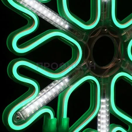 Крупный план зеленой светодиодной снежинки LED: яркие диоды, плоская конструкция, крепежные элементы для монтажа