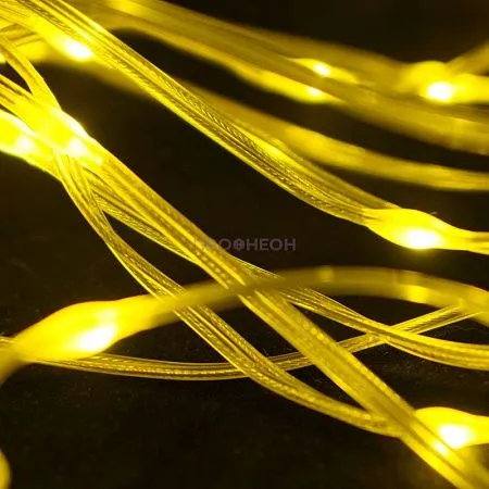 LED гирлянда-нить желтого цвета 10 метров в упаковке, вид крупным планом