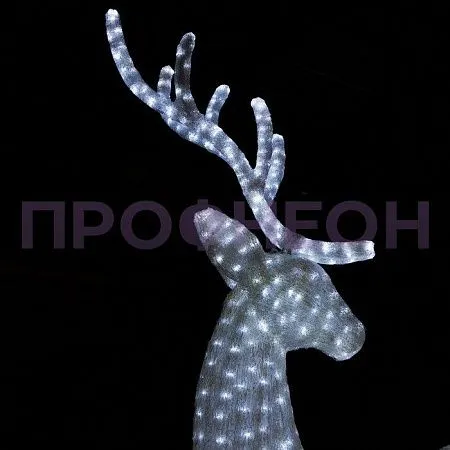 Крупный план белых светодиодов и влагозащищённых соединений на каркасе фигуры оленя, 5500 и 1800 диодов