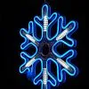 Крупный план светодиодной снежинки LED: синие диоды, динамические переливы, прочный плоский корпус