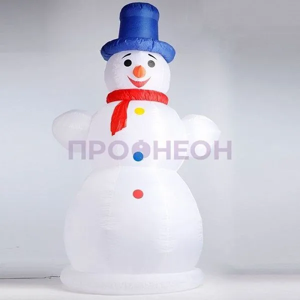 Крупный план надувного Снеговика: видна прочная ткань, внутренняя светодиодная подсветка и шнуры-растяжки