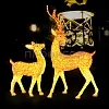 Пара коричневых светодиодных оленей на темном фоне, крупный и мелкий, готовы к монтажу