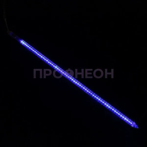 Крупный план светодиодной тающей сосульки: видны отдельные диоды, провод и форма капли синего свечения.