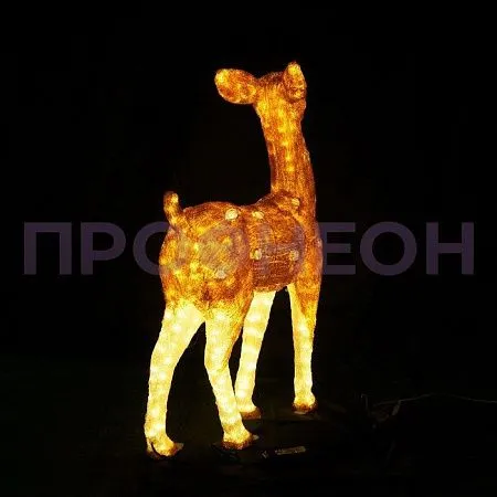 Крупный план акриловой фигуры оленя 100см: коричневые рога, светодиодные элементы и защитный кабель для улицы