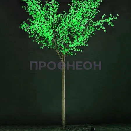 Крупный план ветвей и зеленых светодиодных лепестков дерева Сакура, проводка в защитной оплетке