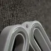 Крупный план светодиодной снежинки: детализация ветвей, ярких светодиодов и влагозащищенного провода, синее свечение.