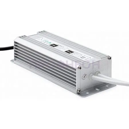 Крупный план герметичного трансформатора IP68 12V 60Вт: кабельные вводы и корпус