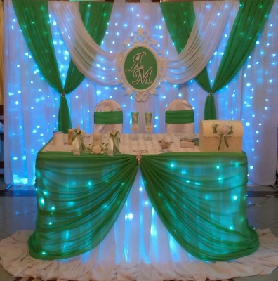 Световой дождь в оформлении банкета