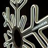 Крупный план светодиодной снежинки: белые LED-диоды, прозрачный провод, плоский корпус для уличной установки