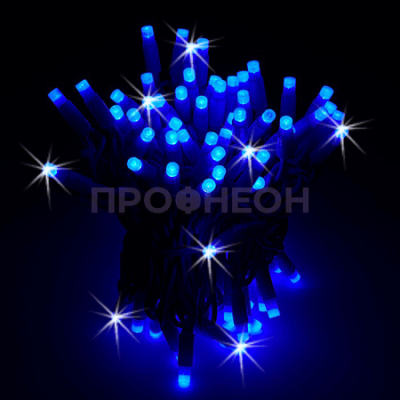 Крупный план светодиодной гирлянды Стринг Лайт: синие светодиоды в каучуковой трубке, влагозащищенный провод, IP65