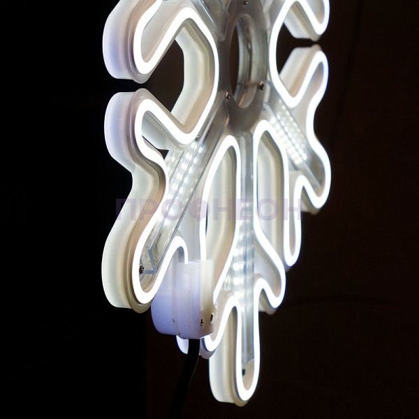 Крупный план ветвей светодиодной снежинки, белые LED-диоды на гибком несущем шлейфе, влагозащищенный провод.