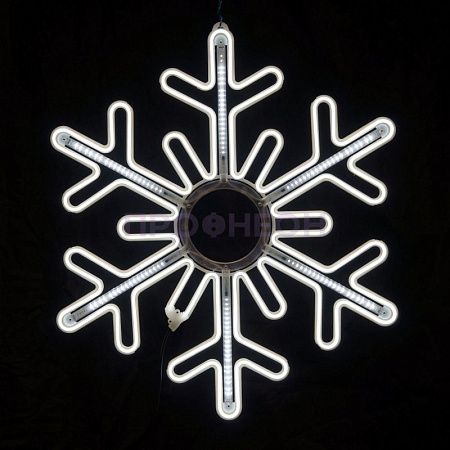 Крупный план светодиодной снежинки: белые LED-диоды, прозрачный провод, плоский корпус для уличной установки