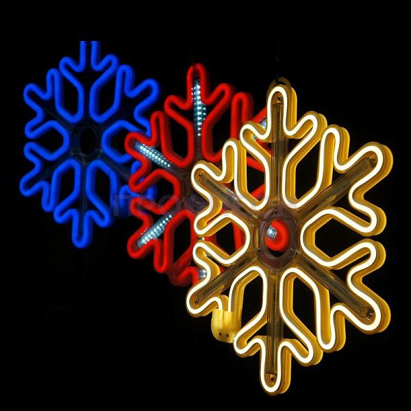 Крупный план светодиодной снежинки LED: синие диоды, динамические переливы, прочный плоский корпус