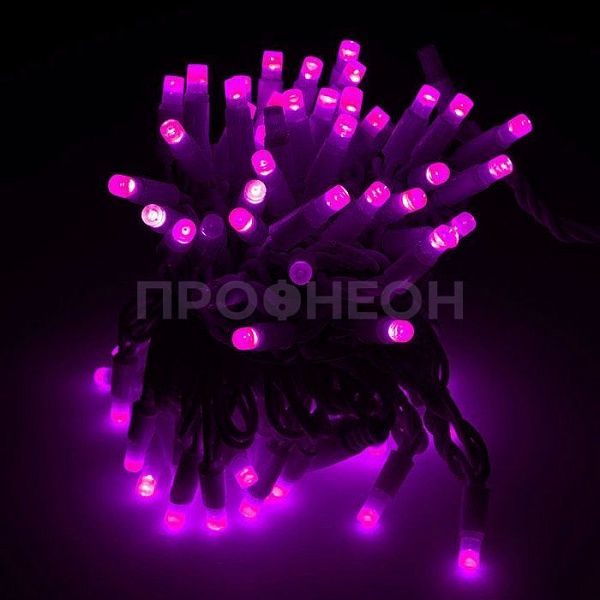 Крупный план светодиодов и каучукового провода гирлянды Стринг Лайт розового цвета