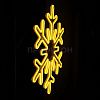 Крупный план светодиодной снежинки 80x80 см: теплые белые диоды, динамика, влагозащита IP65