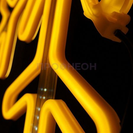 Крупный план светодиодной снежинки 80x80 см: теплые белые диоды, динамика, влагозащита IP65