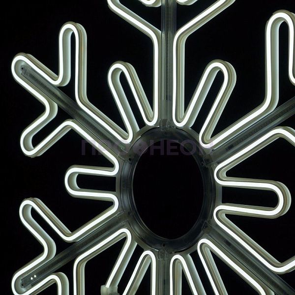 Крупный план светодиодной снежинки: белые LED-диоды, прозрачный провод, плоский корпус для уличной установки
