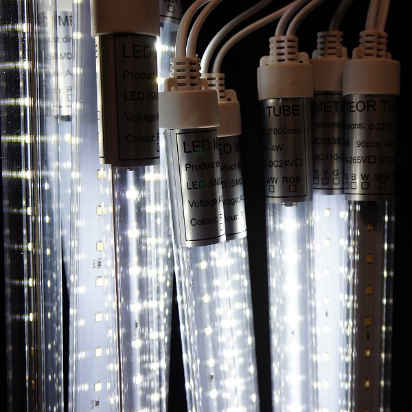 Гирлянда «Тающие сосульки», шлейф 5 м, 10 шт, 80 см, белый Гирлянда «Тающие сосульки», шлейф 5 м, 10 шт, 80 см, белый